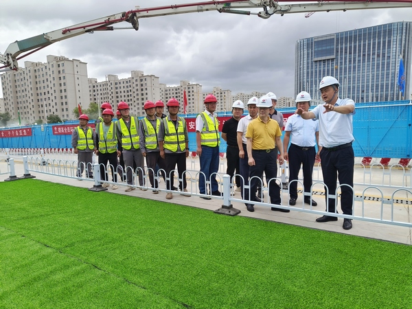 內(nèi)蒙古國龍新能源開發(fā)有限責(zé)任公司總經(jīng)理戈小龍蒞臨陜煤建設(shè)銅煤公司巨靈科研服務(wù)中心項目交流指導(dǎo)