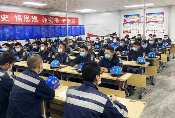 陜煤建設(shè)洗選煤運(yùn)營(yíng)公司紅柳林洗煤廠項(xiàng)目部： 迎戰(zhàn)“三伏天”  我們有“涼策”