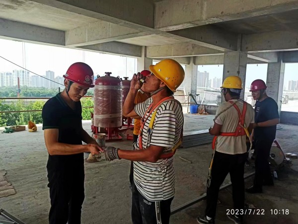 陜煤建設(shè)渭南分公司第一項目部：你戰(zhàn)高溫，我送清涼，這個夏天不服“暑”！