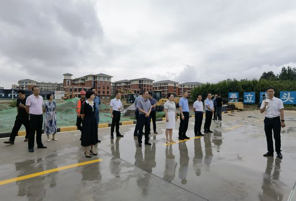 漢陰縣縣委書記劉飛霞一行蒞臨漢陰縣實(shí)驗(yàn)中學(xué) 二期建設(shè)工程項(xiàng)目現(xiàn)場調(diào)研指導(dǎo)工作