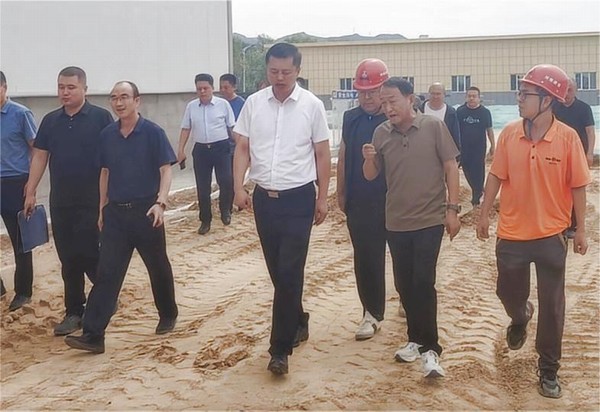 綏德縣縣委副書記、縣長王誠一行蒞臨陜煤建設(shè)路橋分公司綏德縣第二凈水廠工程調(diào)研