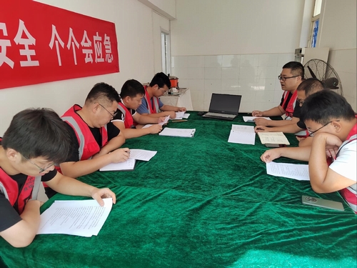 陜煤建設(shè)榆林公司第二項目部：發(fā)揮“師帶徒”新作用 引領(lǐng)“傳幫帶”共成長