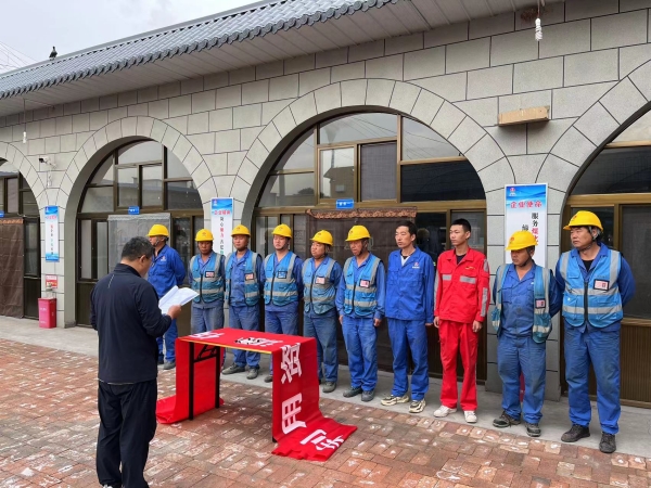 陜煤建設機電安裝公司涼水井項目部環(huán)?；顒釉谛袆?></div>
                                <div   id=