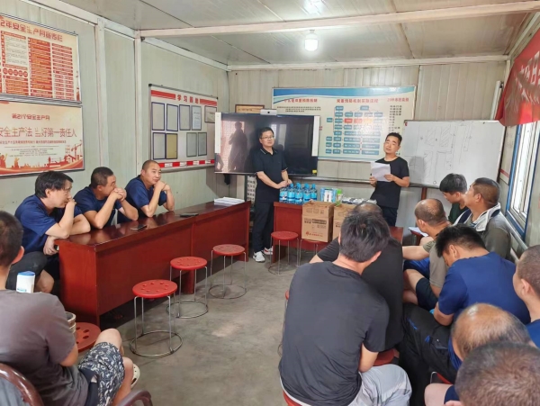 陜煤建設(shè)機電安裝公司神府項目部：“雙節(jié)”保安全趕進度