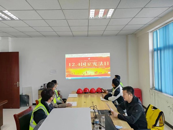 陜煤建設(shè)銅煤公司第九項(xiàng)目部積極開(kāi)展“憲法宣傳日”普法宣傳活動(dòng)