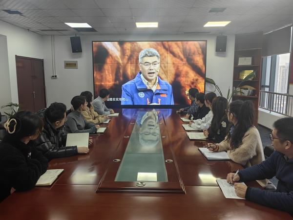 陜煤建設(shè)各單位組織觀看《榜樣8》專(zhuān)題節(jié)目