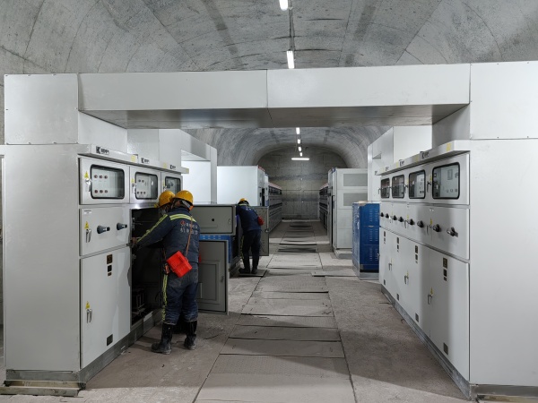 陜煤建設機電安裝公司：寒冬臘月鏖戰(zhàn)鏡鐵山