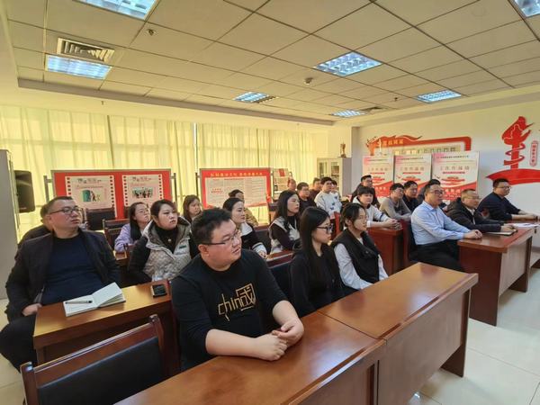 陜煤建設(shè)煤礦運(yùn)營(yíng)服務(wù)分公司:“平‘語(yǔ)’近人”助力產(chǎn)生新動(dòng)能