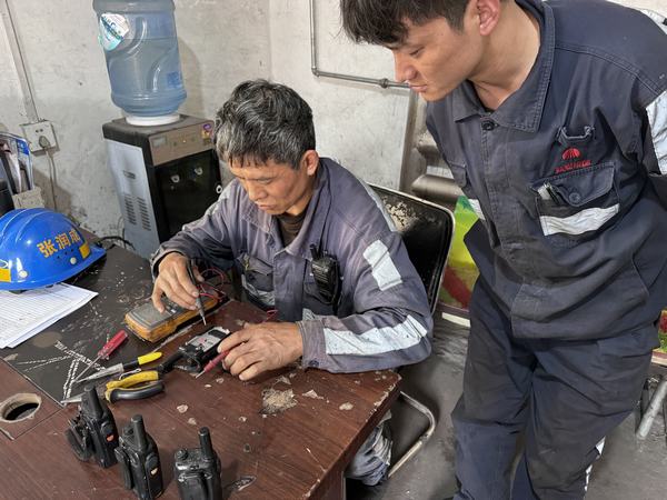 陜煤建設洗選煤運營公司紅柳林洗煤廠項目部：提高聯(lián)絡效率 讓“對講機”連好安全