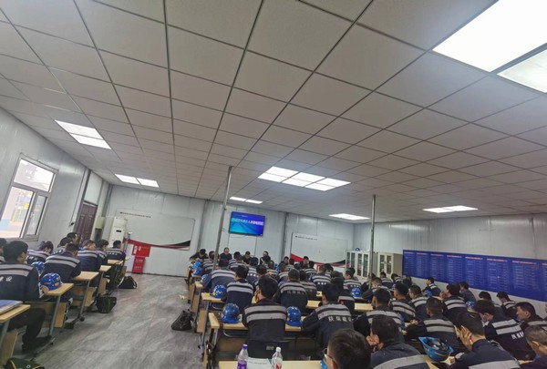 陜煤建設(shè)洗選煤運(yùn)營公司紅柳林洗煤廠項(xiàng)目部： 環(huán)環(huán)相扣  弘美德  揚(yáng)風(fēng)尚  守錢袋