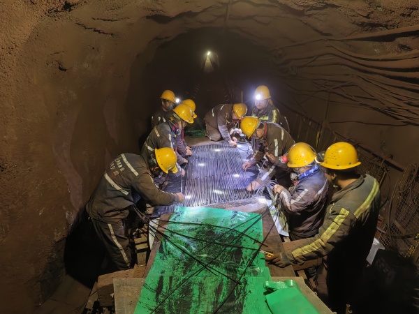 陜煤建設(shè)機電安裝公司：鉚足干勁搶進度，細致慎微保安全