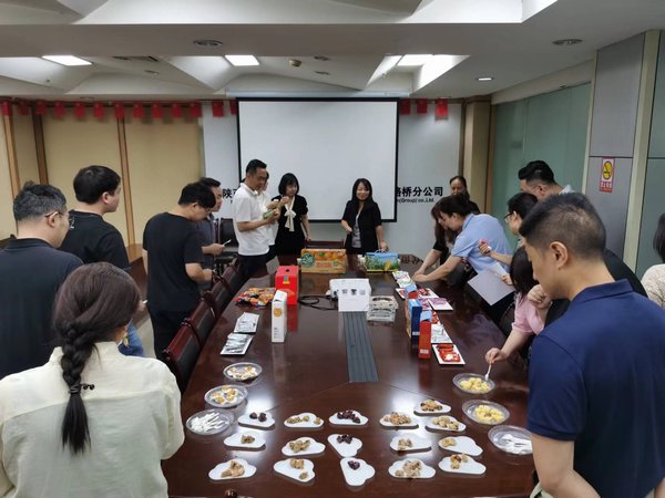 陜煤建設(shè)路橋分公司情系端午，放“粽”一下