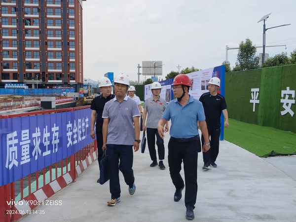 陜西省安委辦景海龍一行蒞臨陜煤建設(shè)天工公司漢陰縣實驗中學二期項目檢查指導