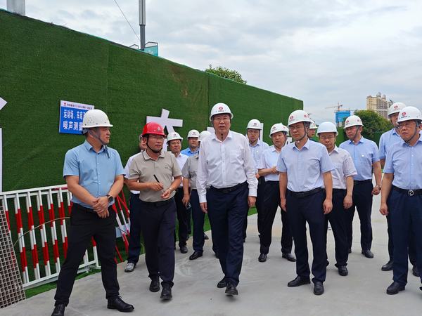 陜煤集團黨委副書記、思創(chuàng)高管院執(zhí)行院長張海泉一行蒞臨陜煤建設(shè)天工公司漢陰縣實驗中學二期項目指導調(diào)研