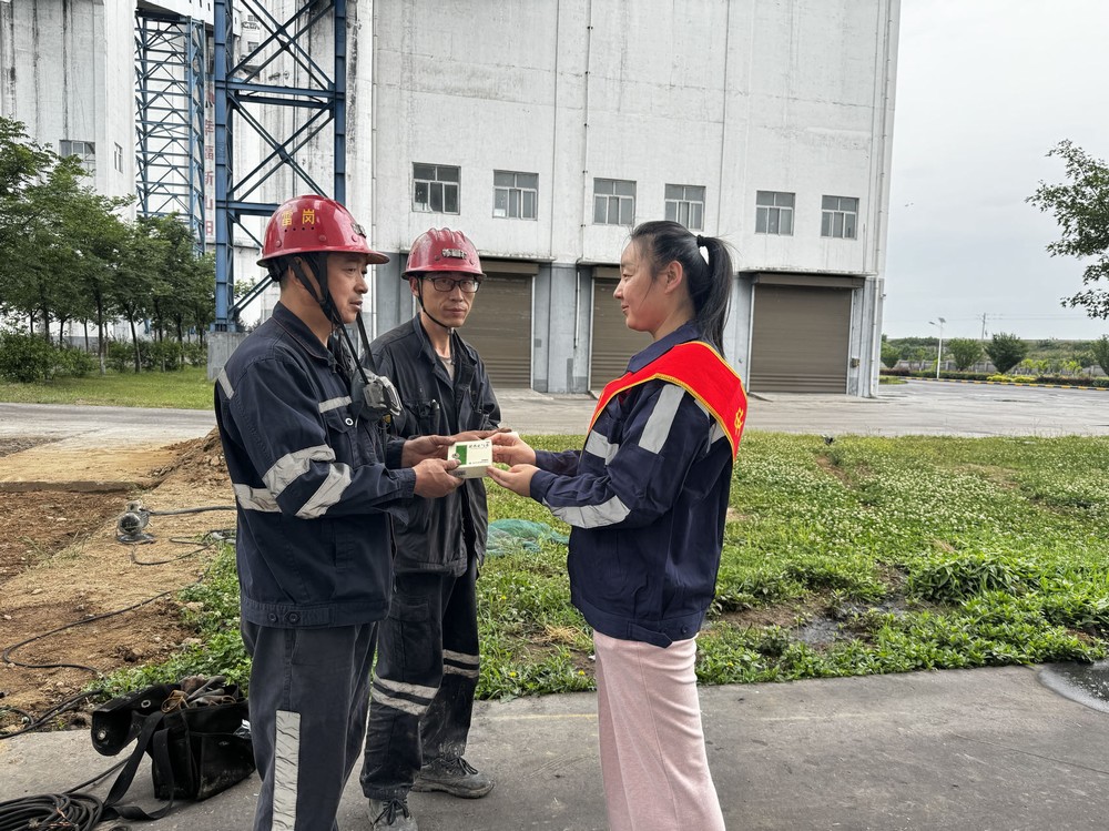 陜煤建設(shè)洗選煤運營公司澄合山陽運營項目部：備戰(zhàn)炙夏，降暑暖人心