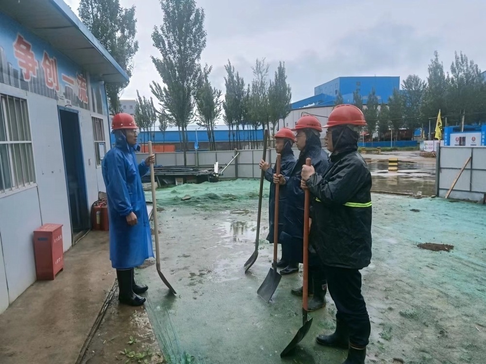陜煤建設(shè)韓城分公司土建十二項(xiàng)目部：提高防汛意識(shí)  筑牢防汛堤壩