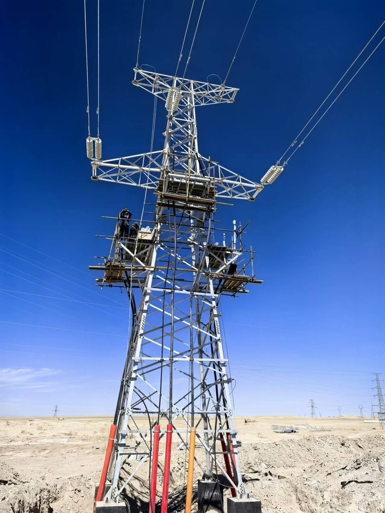 陜煤建設(shè)天工公司安裝三部“挑燈夜戰(zhàn)”順利完成青海省西臺光儲項目全線貫通施工任務(wù)