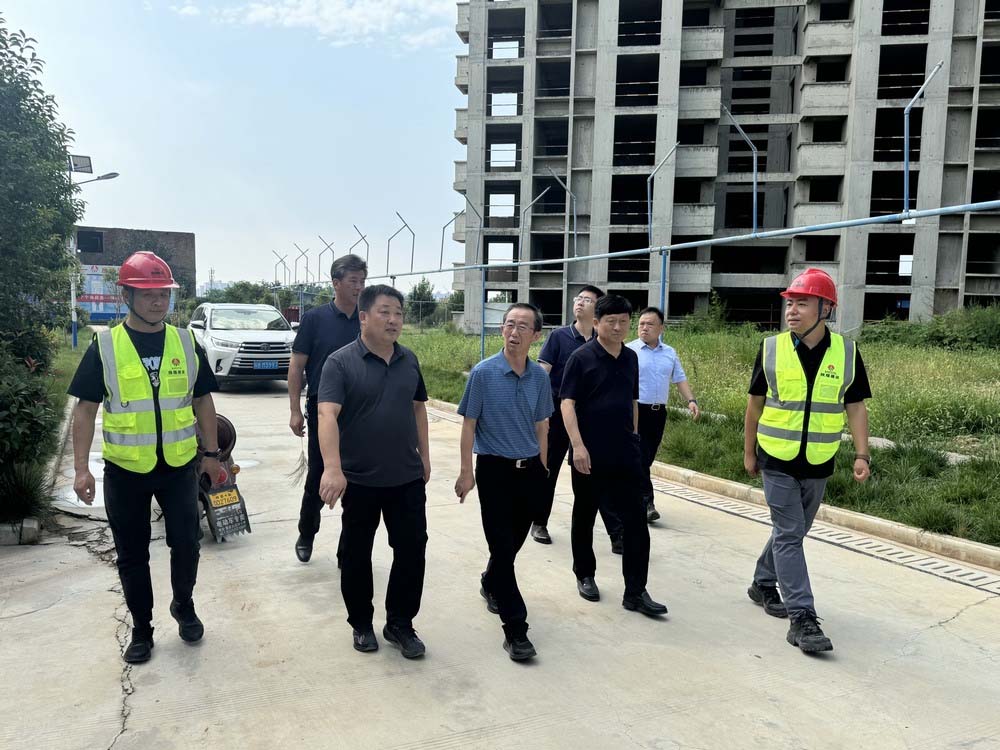 銅川礦業(yè)有限公司副總經(jīng)理李樹深赴銅煤三號檢查指導工作