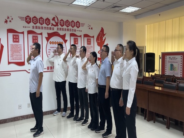 陜煤建設(shè)煤礦運(yùn)營(yíng)服務(wù)分公司機(jī)關(guān)黨支部:開展“重溫誓詞 銘記初心”主題黨日活動(dòng)