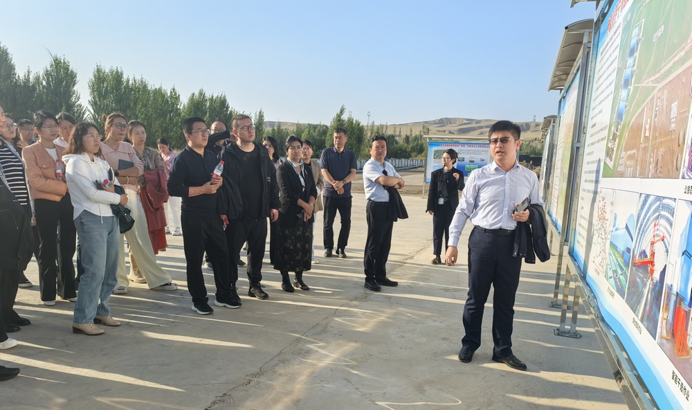 伊寧市財政局局長劉慧杰深入陜煤建設天工公司新疆第一項目部調(diào)研