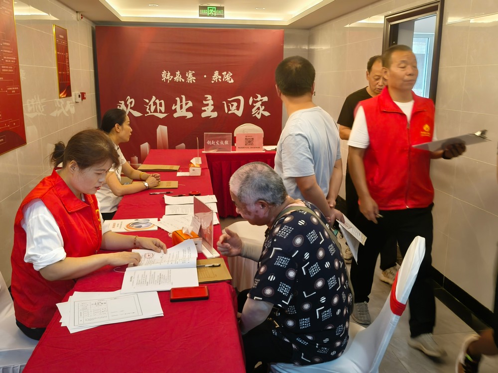 陜煤建設銅煤公司第二項目部承建的韓森寨·秦院項目5#樓幸福交房