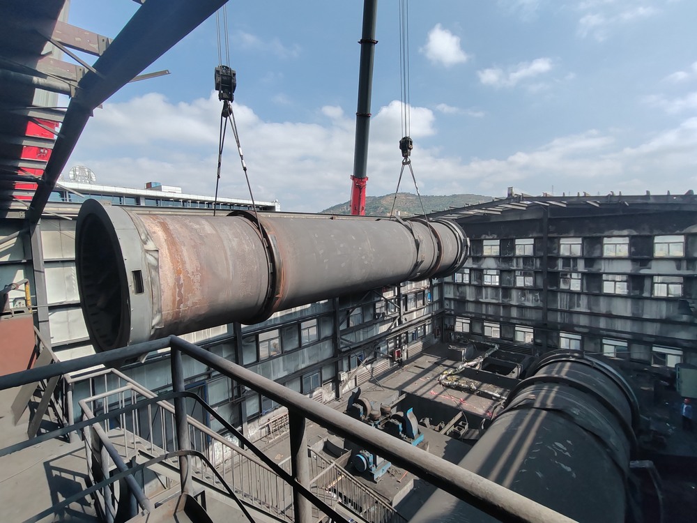 陜煤建設天工公司順利完成大佛寺礦東廣場兩臺煤泥烘干滾筒拆除任務