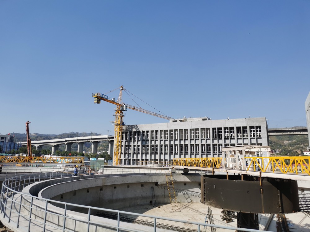 十月的磚瓦，建設(shè)的詩(shī)行