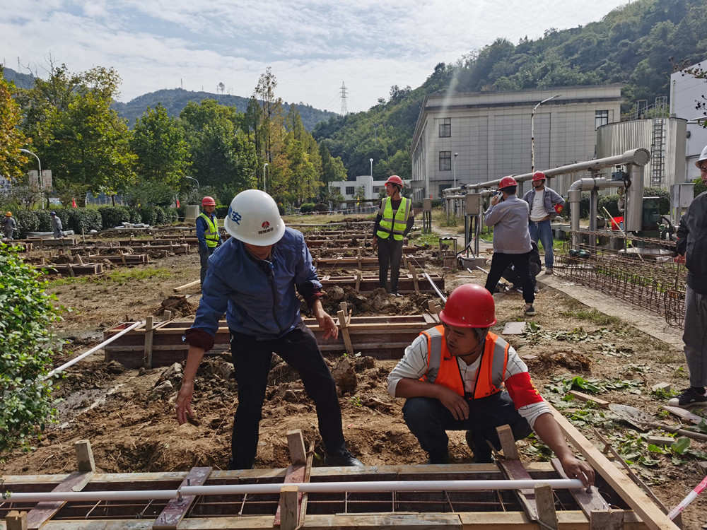 加班加點趕工期 不辭辛勞抓進(jìn)度