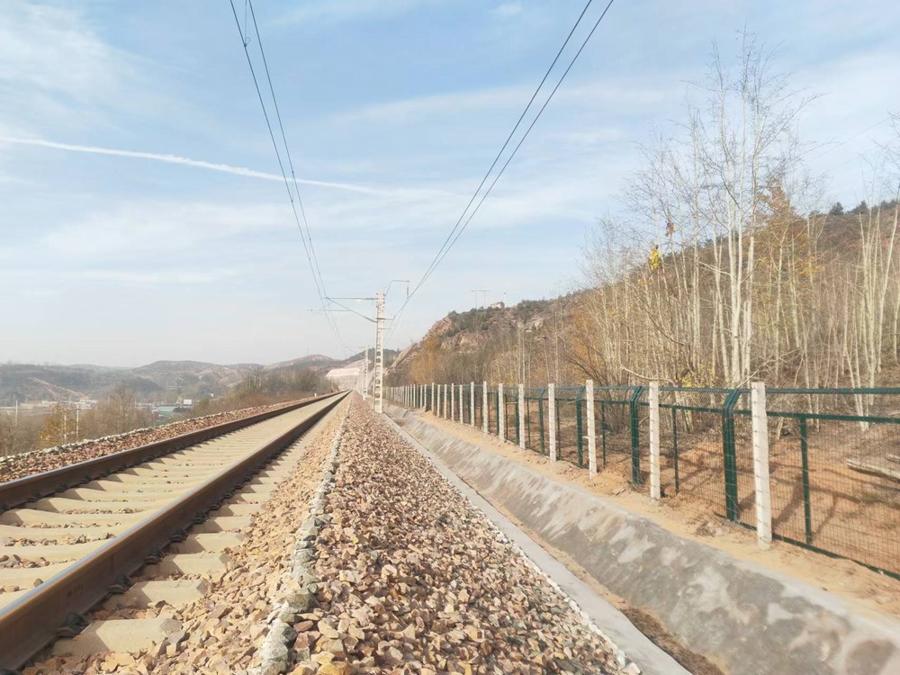 陜煤建設(shè)路橋分公司紅檸鐵路修繕維修項(xiàng)目全面竣工