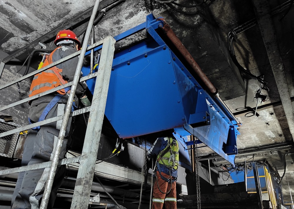 陜煤建設(shè)洗選煤運(yùn)營分公司第二項(xiàng)目部：落煤塔暗道給煤機(jī)更換工程順利竣工，助力煤礦高效生產(chǎn)