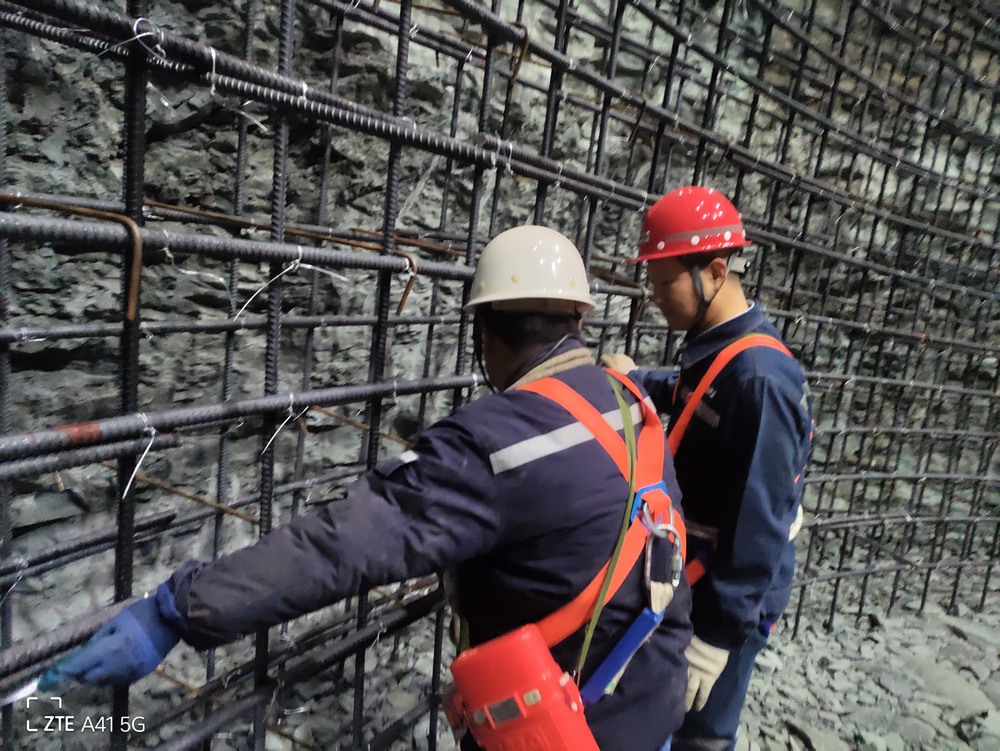 喜報！陜煤建設(shè)礦建二公司施工的曹家灘煤礦副立井井筒大斷面壁座施工驗(yàn)收完畢