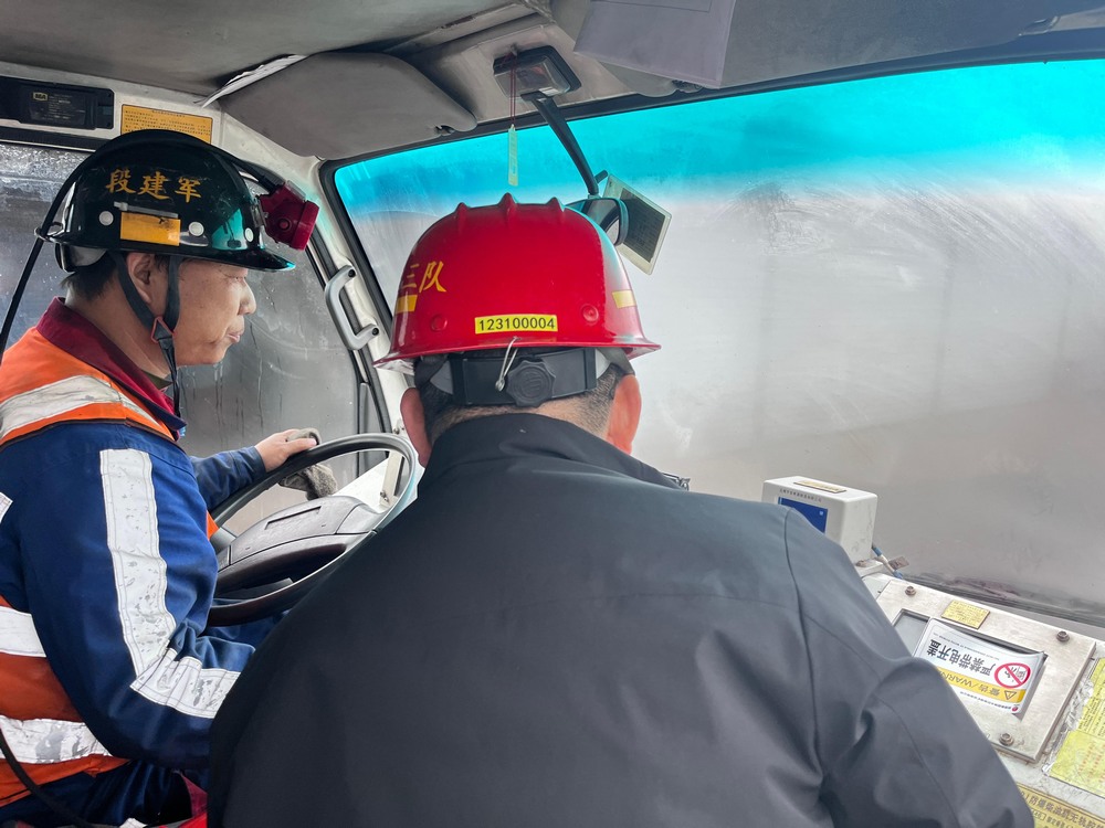 陜煤建設(shè)機(jī)電安裝公司檸條塔項目部：把好輔助運(yùn)輸“方向盤” 開啟煤礦安全生產(chǎn)新篇章