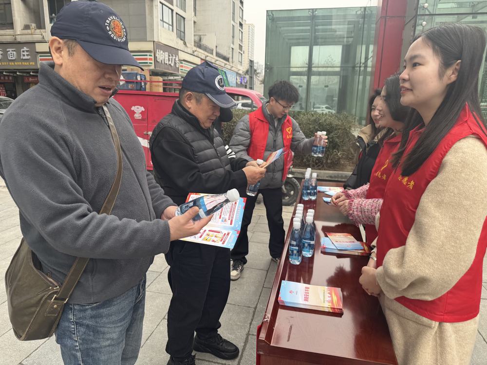 陜煤建設(shè)綠宇公司：弘揚雷鋒精神 彰顯國企擔(dān)當(dāng)