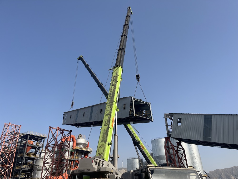 陜煤建設(shè)天工公司土建第二十一項目部：雙機抬吊破難題，通廊凌空展雄姿