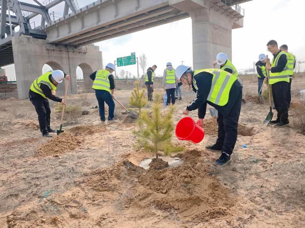 陜煤建設(shè)路橋分公司：夏意漸濃四月天，“青”風(fēng)助力促發(fā)展