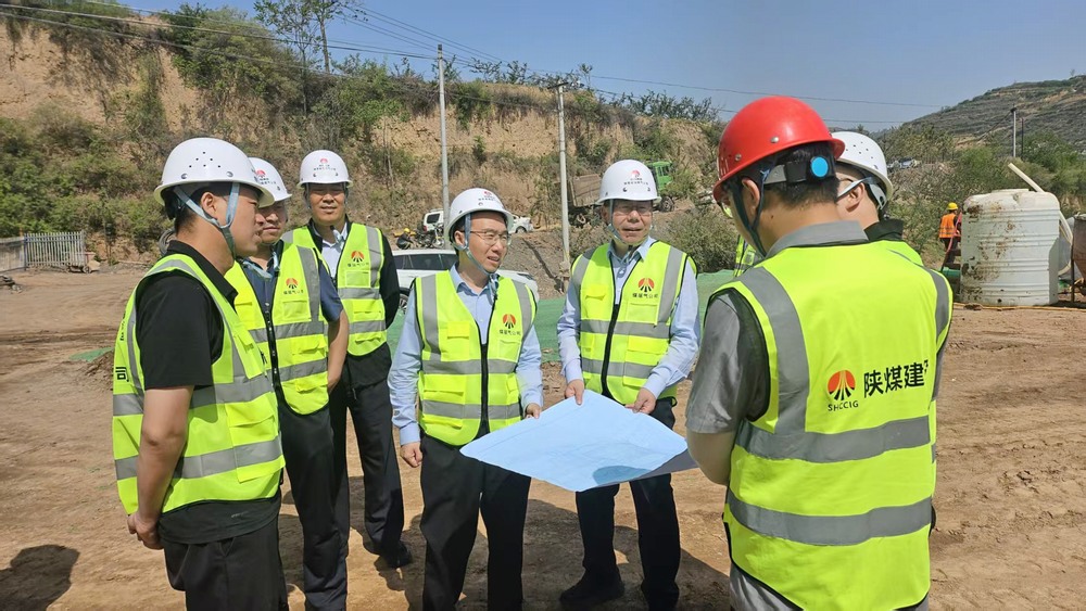 陜西省煤層氣開(kāi)發(fā)利用有限公司董事、總經(jīng)理張世宏一行深入天工公司基層項(xiàng)目檢查指導(dǎo)