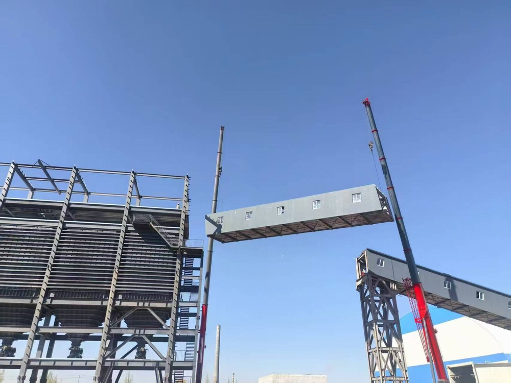 陜煤建設(shè)天工公司新疆第一項(xiàng)目部：雙機(jī)協(xié)作展絕技，棧橋凌空貫長虹