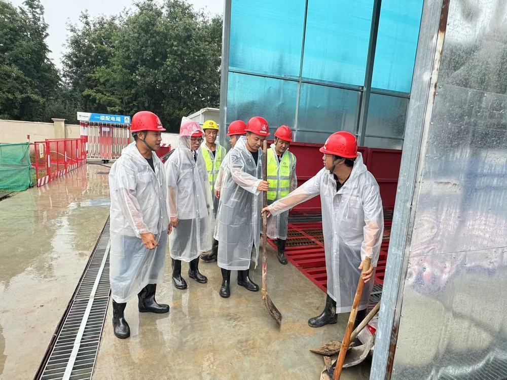 陜煤建設(shè)天工公司土建第二十七項目部：“汛”速行動，嚴守雨季安全線