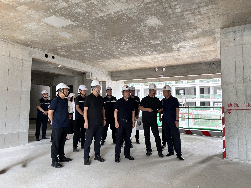 陜煤實(shí)業(yè)集團(tuán)黨委書記、董事長(zhǎng)、總經(jīng)理胡守平深入天工公司基層項(xiàng)目檢查指導(dǎo)