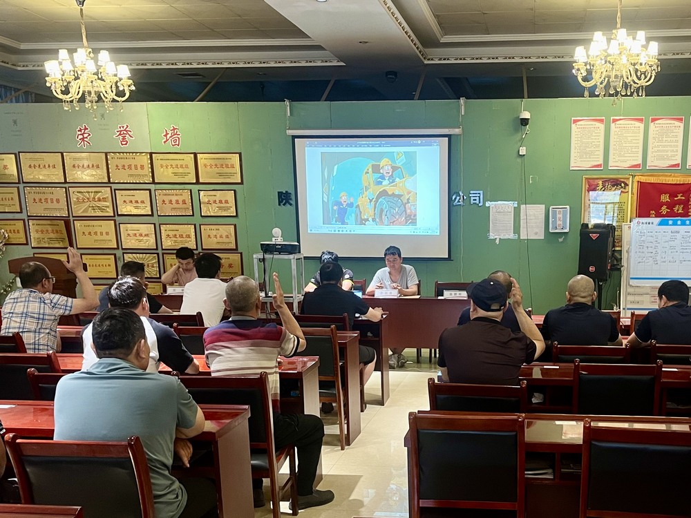 陜煤建設(shè)機(jī)電安裝公司檸條塔項(xiàng)目部：看圖識(shí)隱患 筑牢運(yùn)輸安全線