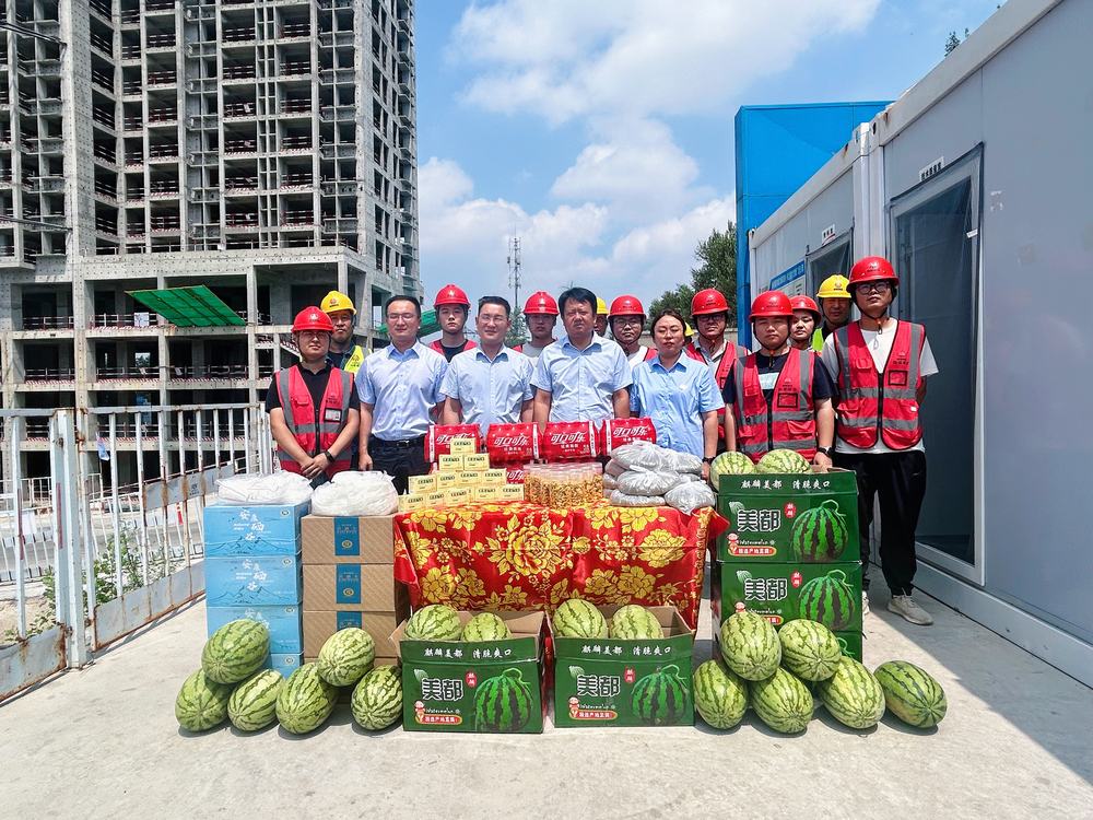 陜煤建設(shè)榆林公司開展“夏送清涼”慰問活動(dòng)