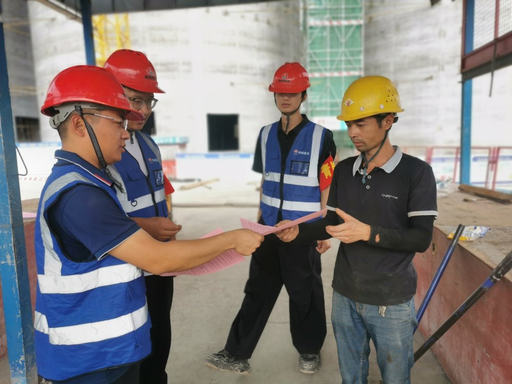 “炎值”勁爆！看陜煤建設(shè)韓城分公司土建十一項目部如何積極應(yīng)對高溫“烤”驗