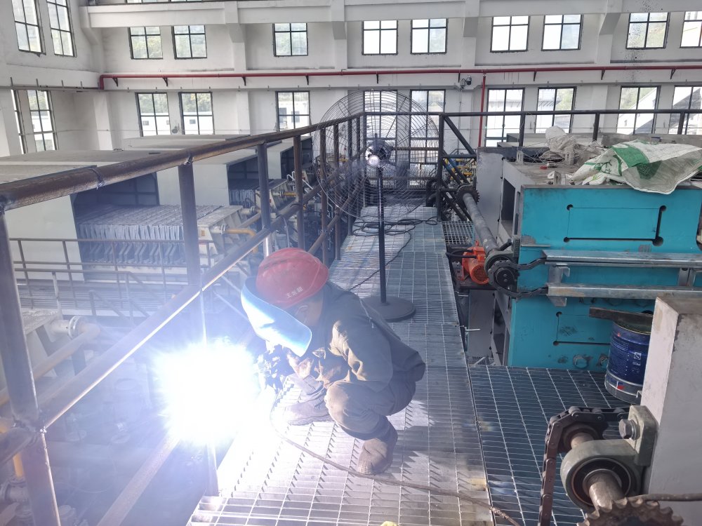 陜煤建設(shè)韓城分公司安裝六項(xiàng)目部：“清涼暴擊”已就位！硬核守護(hù)工地“抗暑特種兵”