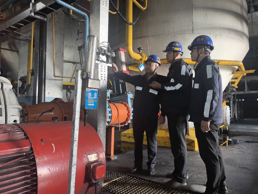 陜煤建設(shè)洗選煤運(yùn)營公司：雨幕中的堅(jiān)守者