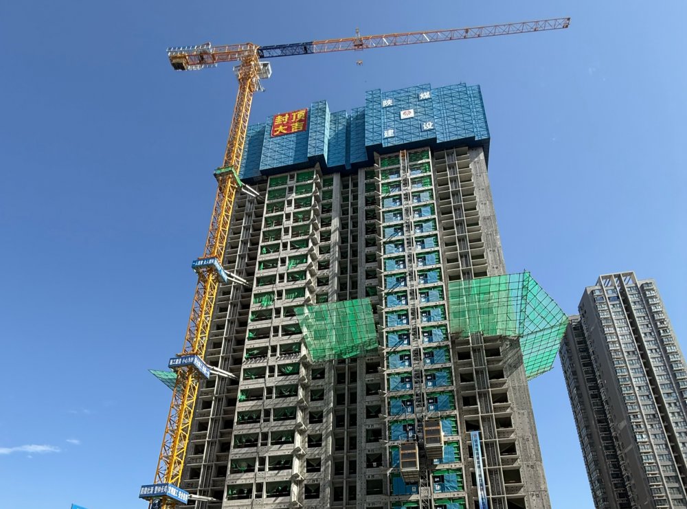 安居夢再進(jìn)一步！構(gòu)件廠集中安置地項目主體結(jié)構(gòu)圓滿封頂
