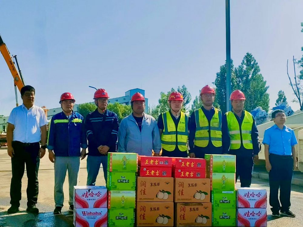 小保當礦業(yè)有限公司總經理薛曉強深入陜煤建設機電安裝公司施工現(xiàn)場慰問考察