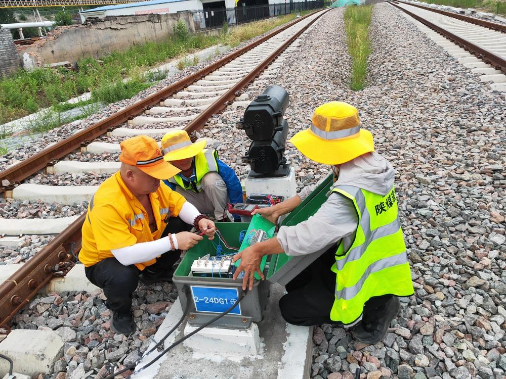 “路”途坦蕩！陜煤建設(shè)路橋分公司黃陵項(xiàng)目部“組合拳”齊發(fā)力