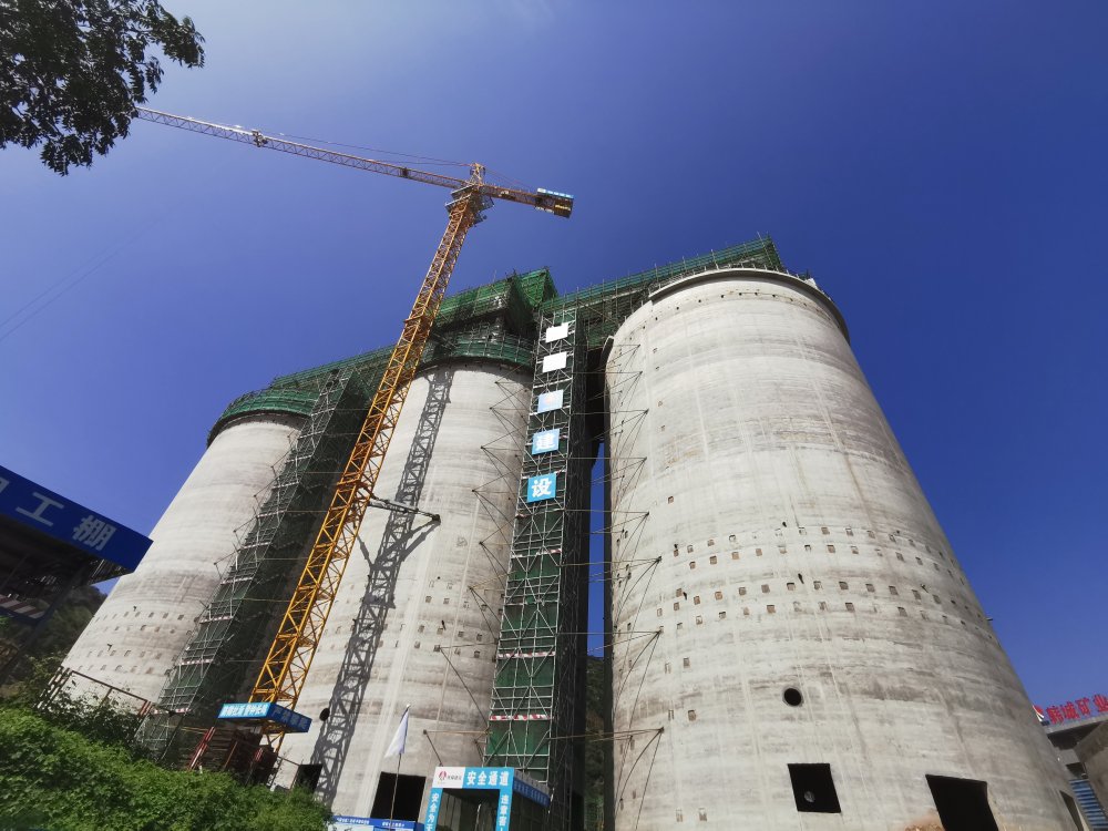 陜煤建設(shè)韓城分公司土建十一部：中秋月照施工路，國(guó)慶情燃建設(shè)魂