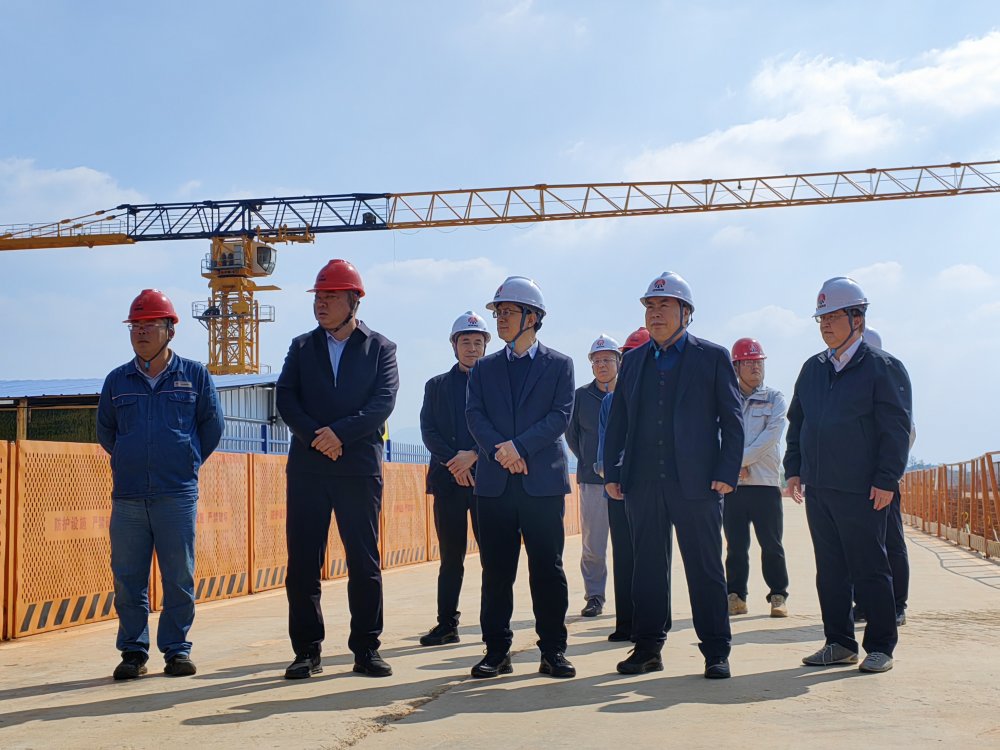 省紀(jì)委監(jiān)委駐陜煤集團(tuán)紀(jì)檢監(jiān)察組組長(zhǎng)、集團(tuán)黨委委員、紀(jì)委書記閆恒光一行深入陜煤汨羅電廠項(xiàng)目調(diào)研指導(dǎo)工作