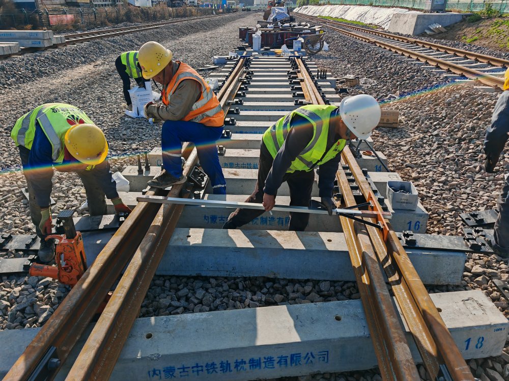 陜煤建設路橋分公司黃陵項目部“雙線”攻堅助力施工提速
